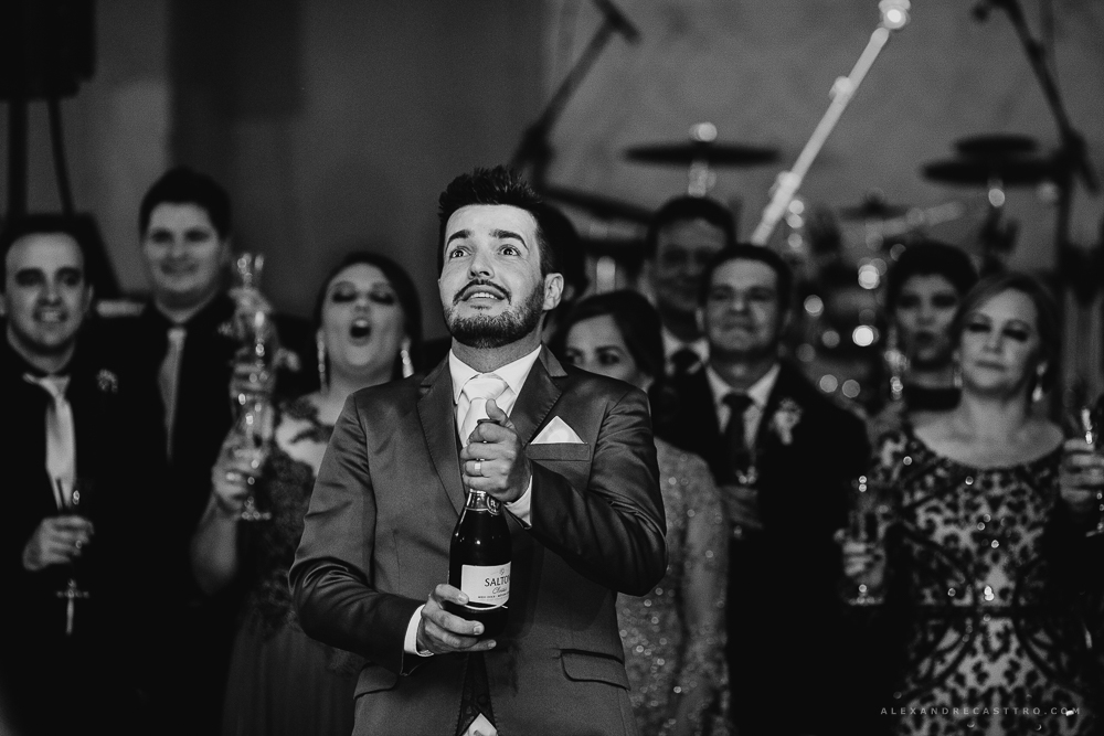 Casamento de Debora e Rogerio em Patos de Minas na Igreja santa terezinha fotografo alexandre casttro
