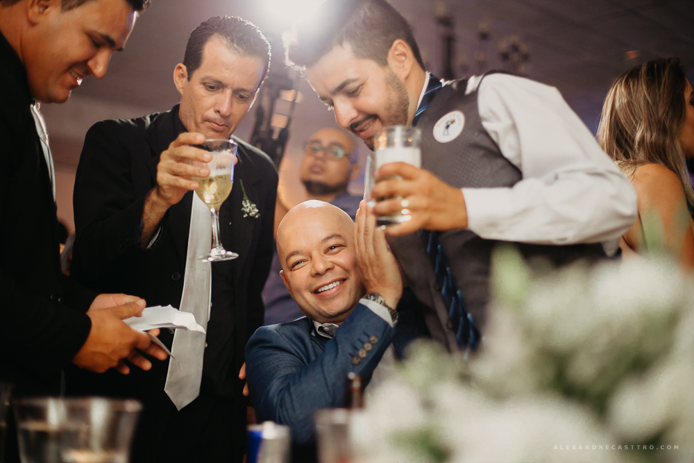 Casamento de Debora e Rogerio em Patos de Minas na Igreja santa terezinha fotografo alexandre casttro