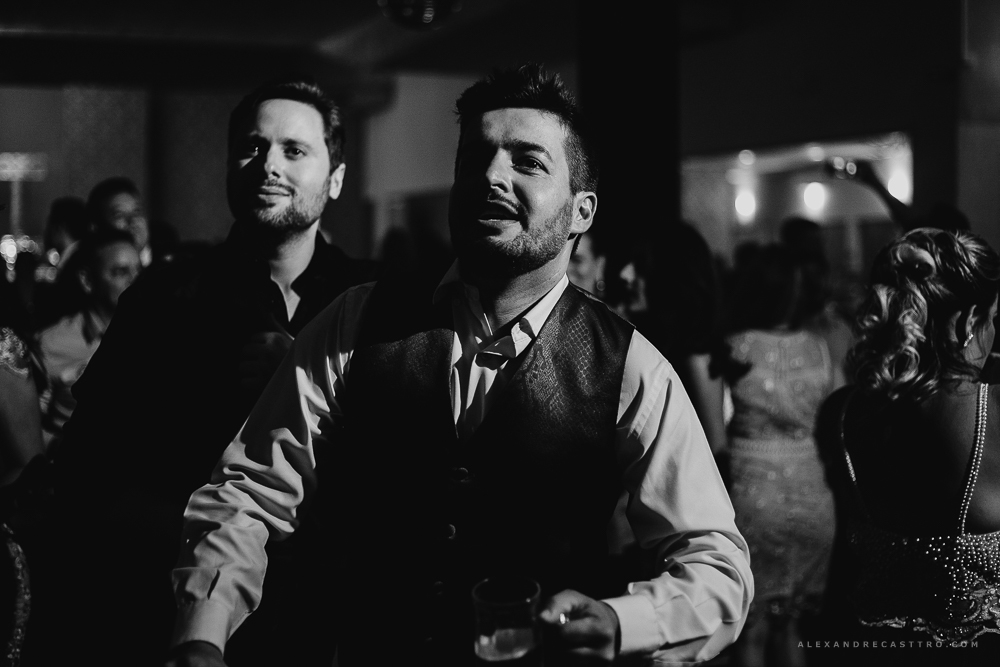 Casamento de Debora e Rogerio em Patos de Minas na Igreja santa terezinha fotografo alexandre casttro