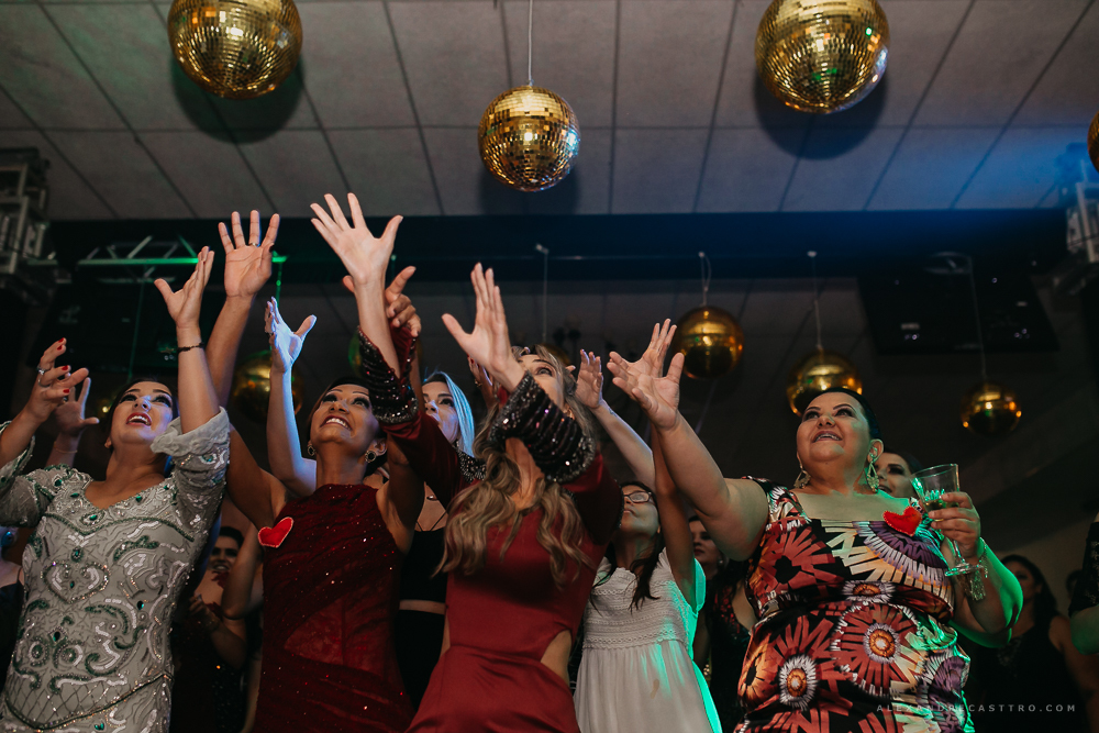 Casamento de Debora e Rogerio em Patos de Minas na Igreja santa terezinha fotografo alexandre casttro