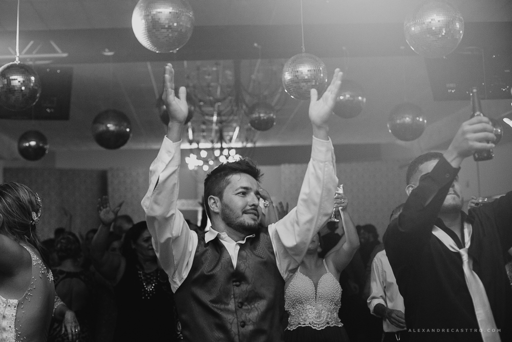 Casamento de Debora e Rogerio em Patos de Minas na Igreja santa terezinha fotografo alexandre casttro