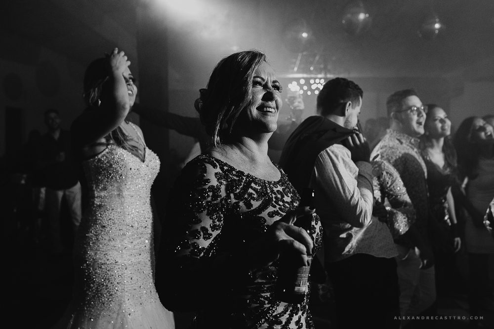 Casamento de Debora e Rogerio em Patos de Minas na Igreja santa terezinha fotografo alexandre casttro