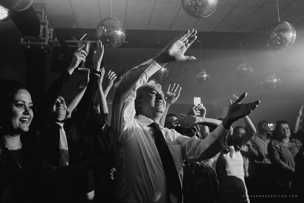 Casamento de Debora e Rogerio em Patos de Minas na Igreja santa terezinha fotografo alexandre casttro