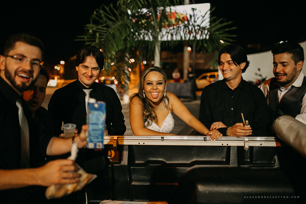 Casamento de Debora e Rogerio em Patos de Minas na Igreja santa terezinha fotografo alexandre casttro