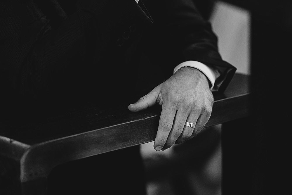 Casamento no campo durante o dia em carmo do paranaiba e sao gotardo fotografado por alexandre casttro foto da aliança