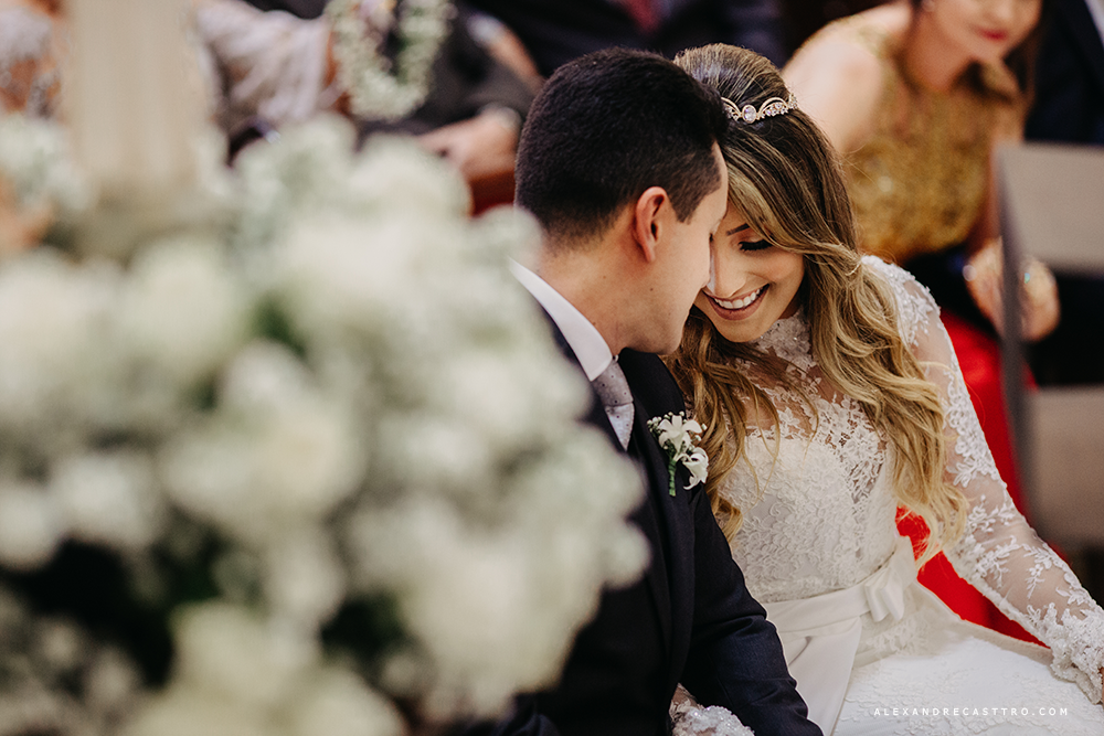 casamento lindo de laura e eliardo em patos de minas na igraja santa terezinha fotos para inspiração fotografos alexandre casttro imagens de amor
