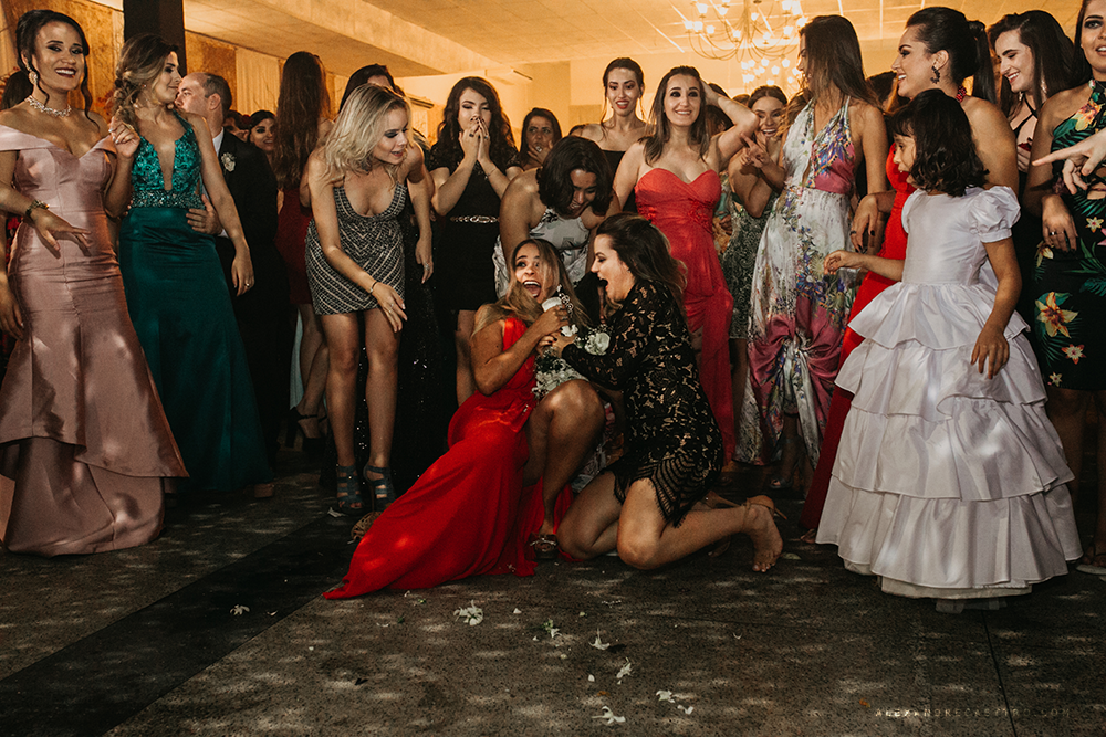 casamento lindo de laura e eliardo em patos de minas na igraja santa terezinha fotos para inspiração fotografos alexandre casttro imagens de amor