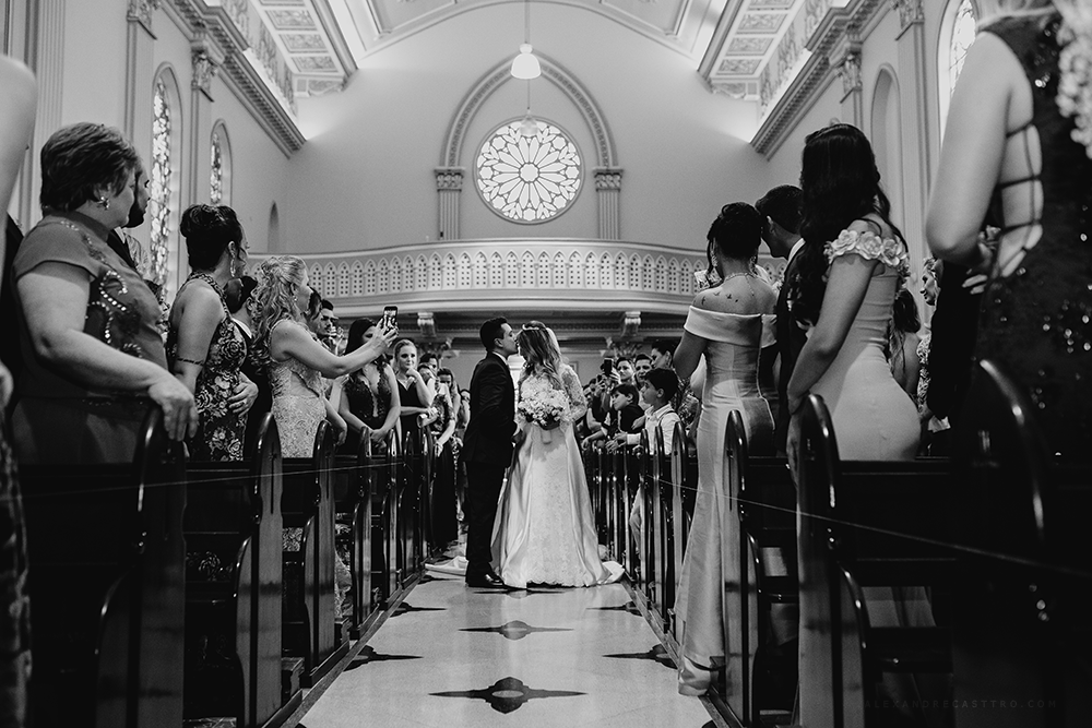 casamento lindo de laura e eliardo em patos de minas na igraja santa terezinha fotos para inspiração fotografos alexandre casttro imagens de amor