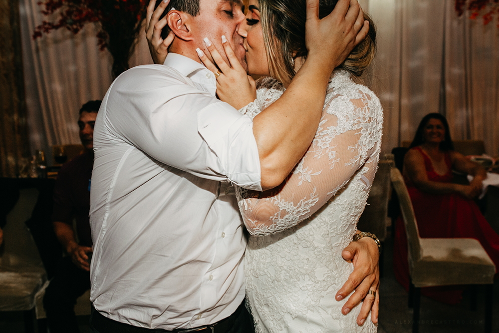 casamento lindo de laura e eliardo em patos de minas na igraja santa terezinha fotos para inspiração fotografos alexandre casttro imagens de amor
