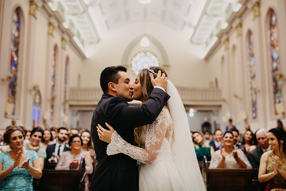 casamento lindo de laura e eliardo em patos de minas na igraja santa terezinha fotos para inspiração fotografos alexandre casttro imagens de amor