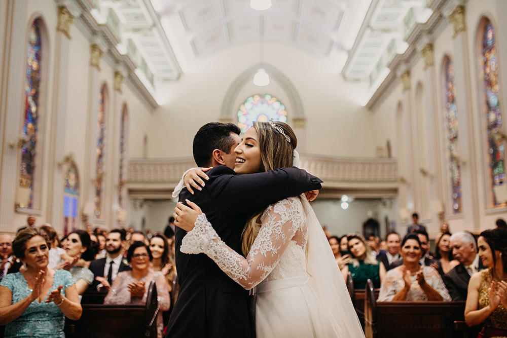 casamento lindo de laura e eliardo em patos de minas na igraja santa terezinha fotos para inspiração fotografos alexandre casttro imagens de amor