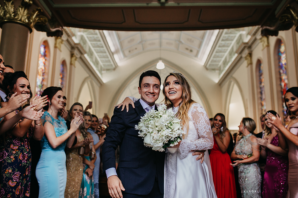 casamento lindo de laura e eliardo em patos de minas na igraja santa terezinha fotos para inspiração fotografos alexandre casttro imagens de amor