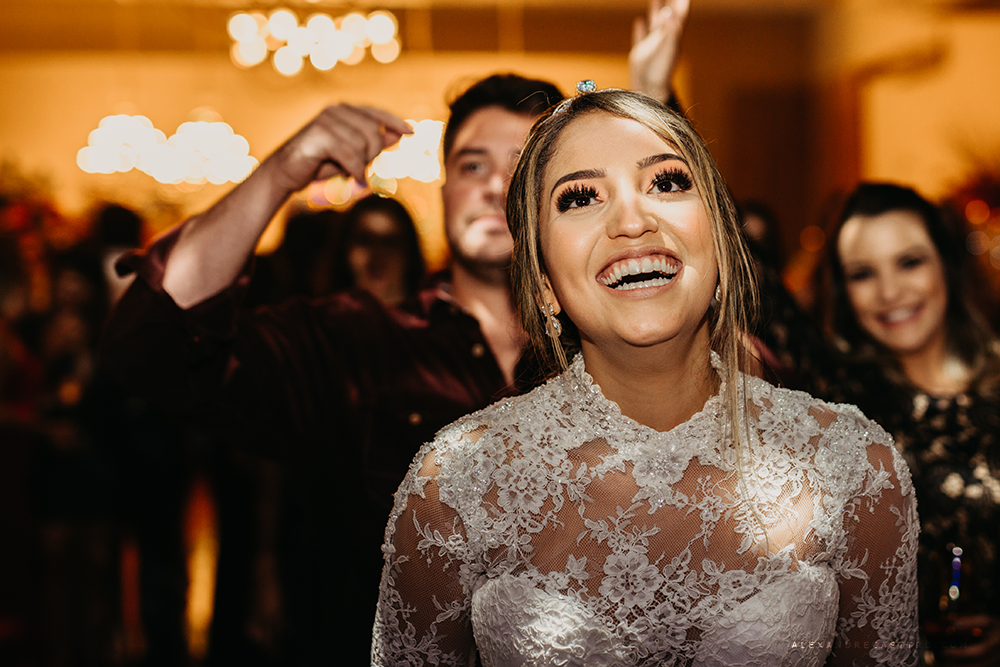 casamento lindo de laura e eliardo em patos de minas na igraja santa terezinha fotos para inspiração fotografos alexandre casttro imagens de amor
