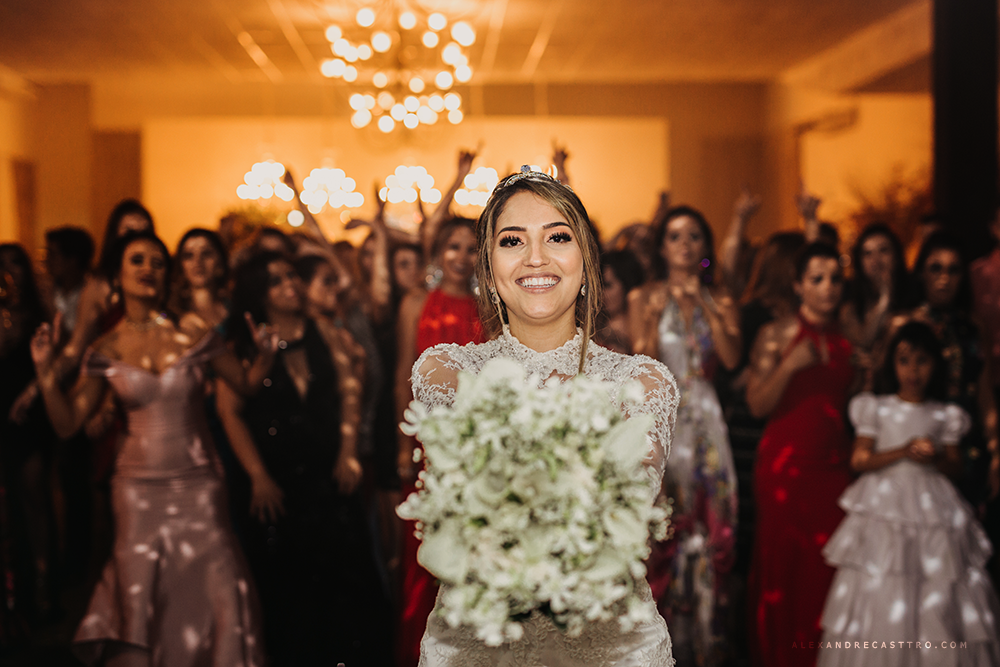 casamento lindo de laura e eliardo em patos de minas na igraja santa terezinha fotos para inspiração fotografos alexandre casttro imagens de amor