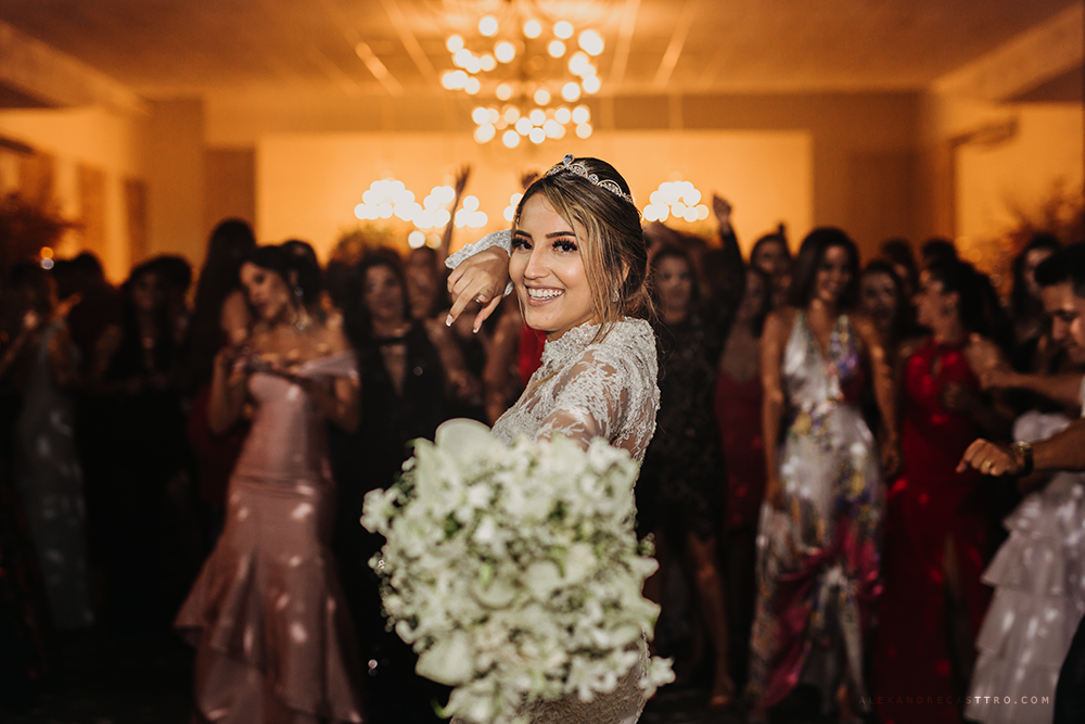 casamento lindo de laura e eliardo em patos de minas na igraja santa terezinha fotos para inspiração fotografos alexandre casttro imagens de amor