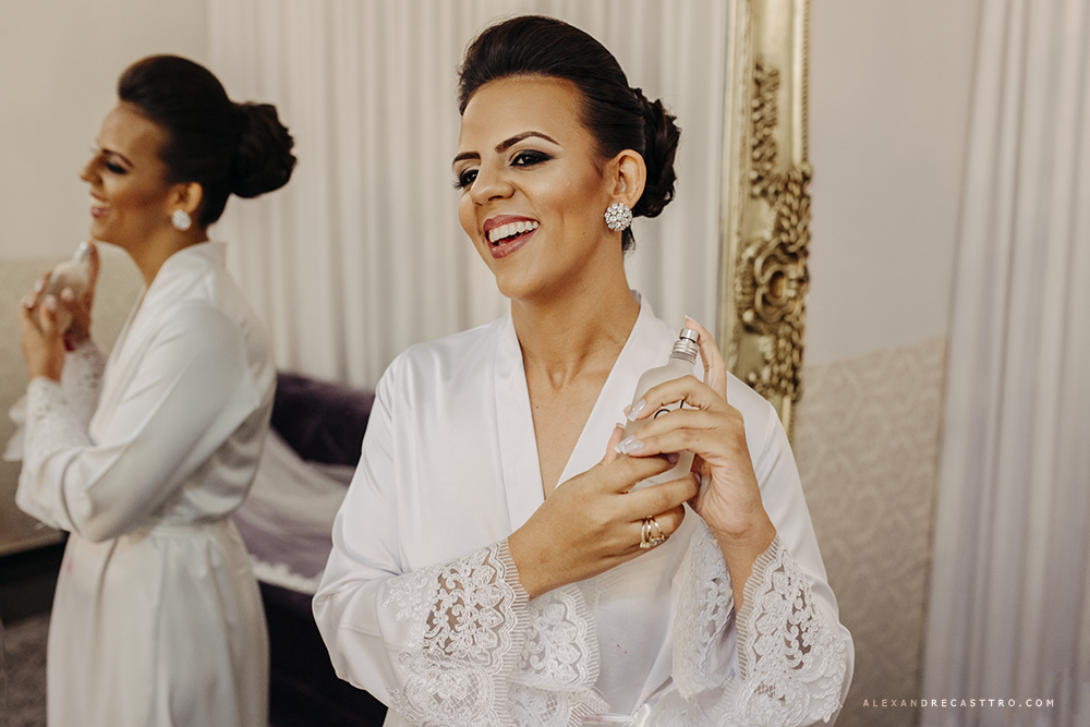 fotografia de casamento dos noivos barbara e renilson no sala de festas house fest em patos de minas fotografado por alexandre casttro e pamela benfica fotografos making off no salao salvatore