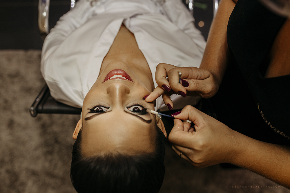 fotografia de casamento dos noivos barbara e renilson no sala de festas house fest em patos de minas fotografado por alexandre casttro e pamela benfica fotografos