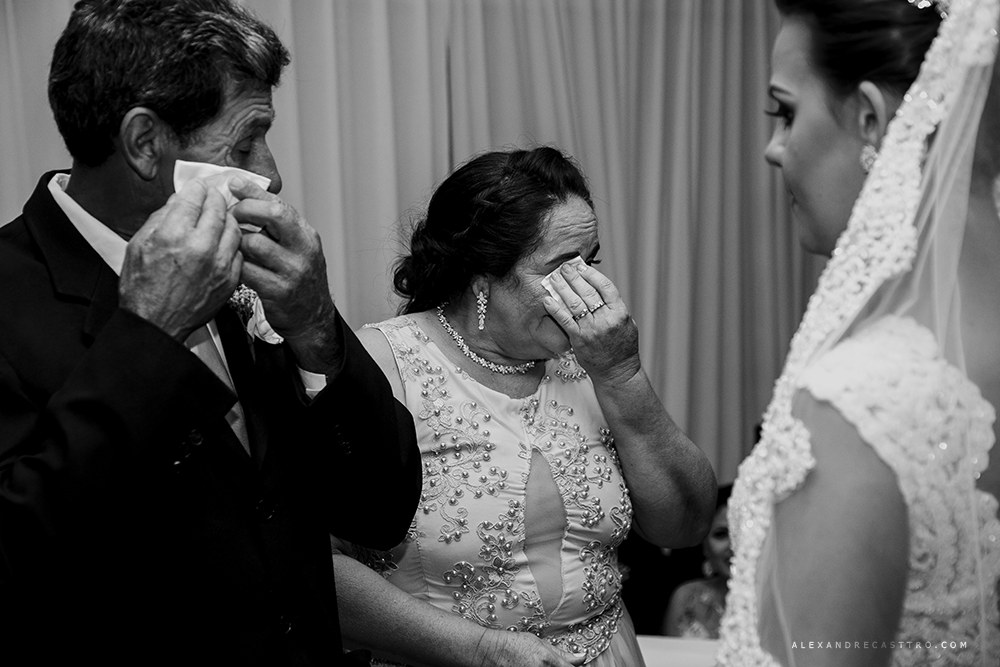 fotografia de casamento dos noivos barbara e renilson no sala de festas house fest em patos de minas fotografado por alexandre casttro e pamela benfica fotografos