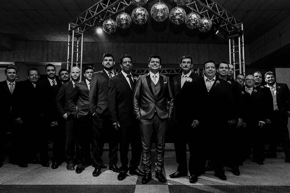 fotografia de casamento dos noivos barbara e renilson no sala de festas house fest em patos de minas fotografado por alexandre casttro e pamela benfica fotografos