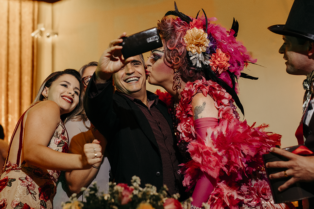 fotografia de casamento dos noivos barbara e renilson no sala de festas house fest em patos de minas fotografado por alexandre casttro e pamela benfica fotografos