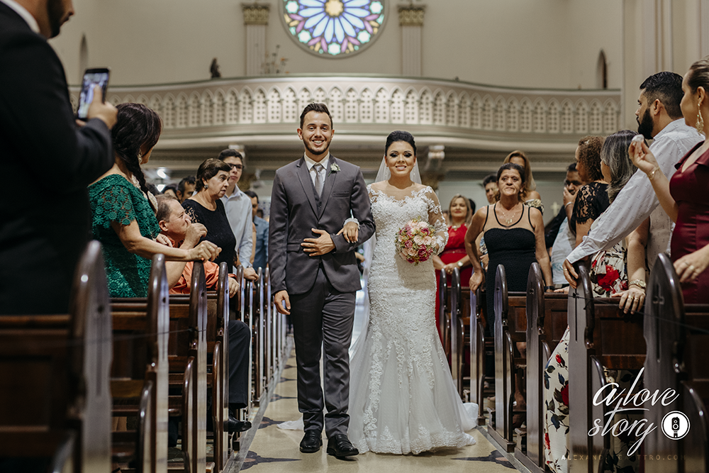 casamento de fabiane e daniel que aconteceu em patos de minas na igreja dos capuchinhos e recepção na chacara avalon fotografado pelo fotografo alexandre casttro 