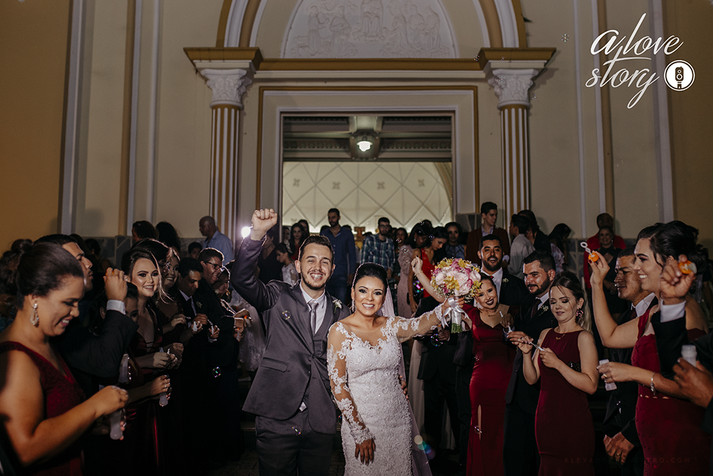 casamento de fabiane e daniel que aconteceu em patos de minas na igreja dos capuchinhos e recepção na chacara avalon fotografado pelo fotografo alexandre casttro 