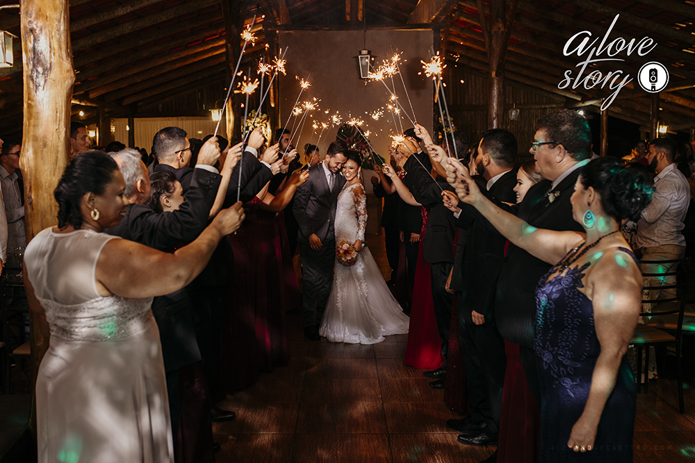 casamento de fabiane e daniel que aconteceu em patos de minas na igreja dos capuchinhos e recepção na chacara avalon fotografado pelo fotografo alexandre casttro 