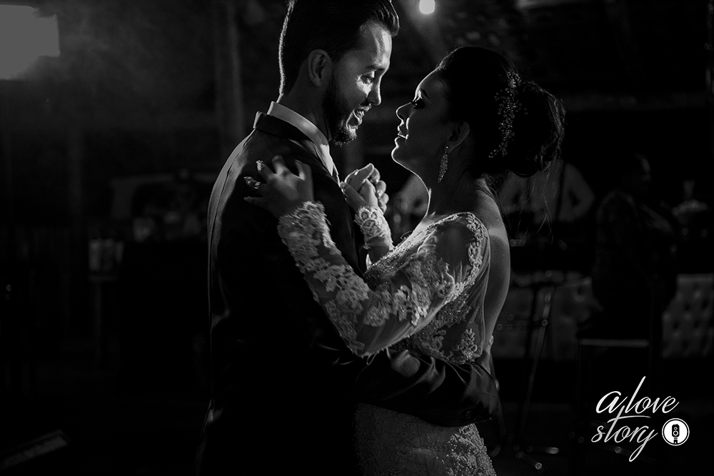 casamento de fabiane e daniel que aconteceu em patos de minas na igreja dos capuchinhos e recepção na chacara avalon fotografado pelo fotografo alexandre casttro 