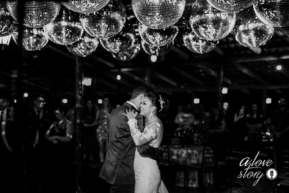 casamento de fabiane e daniel que aconteceu em patos de minas na igreja dos capuchinhos e recepção na chacara avalon fotografado pelo fotografo alexandre casttro 