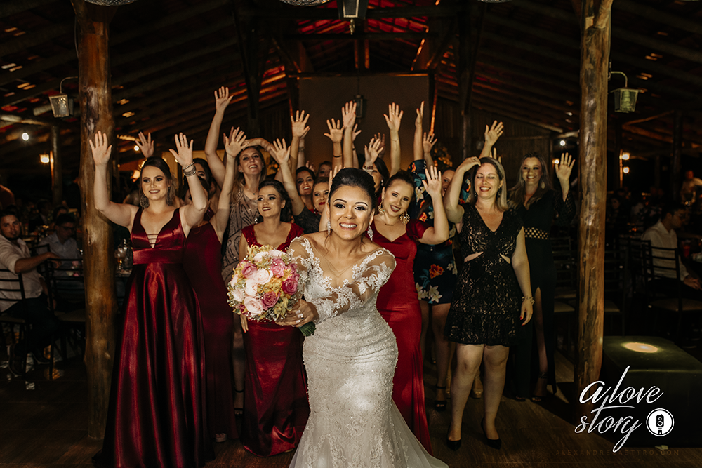 casamento de fabiane e daniel que aconteceu em patos de minas na igreja dos capuchinhos e recepção na chacara avalon fotografado pelo fotografo alexandre casttro 