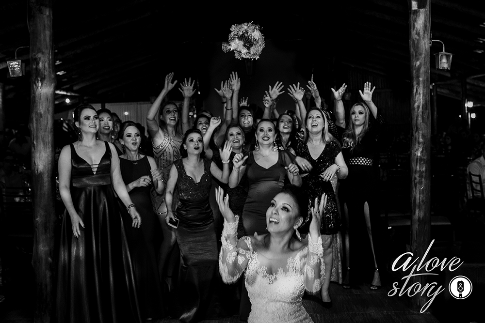 casamento de fabiane e daniel que aconteceu em patos de minas na igreja dos capuchinhos e recepção na chacara avalon fotografado pelo fotografo alexandre casttro 