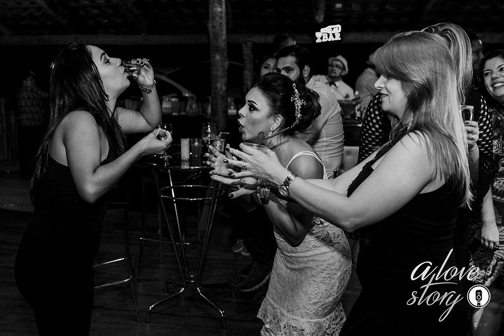 casamento de fabiane e daniel que aconteceu em patos de minas na igreja dos capuchinhos e recepção na chacara avalon fotografado pelo fotografo alexandre casttro 