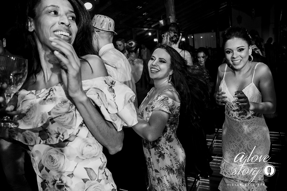 casamento de fabiane e daniel que aconteceu em patos de minas na igreja dos capuchinhos e recepção na chacara avalon fotografado pelo fotografo alexandre casttro 