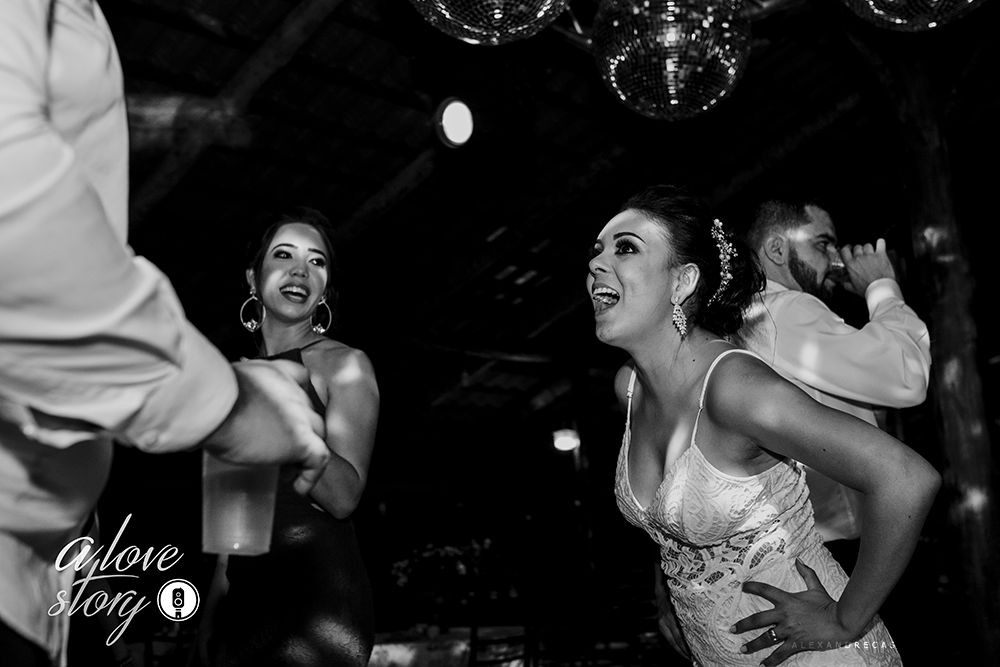 casamento de fabiane e daniel que aconteceu em patos de minas na igreja dos capuchinhos e recepção na chacara avalon fotografado pelo fotografo alexandre casttro 