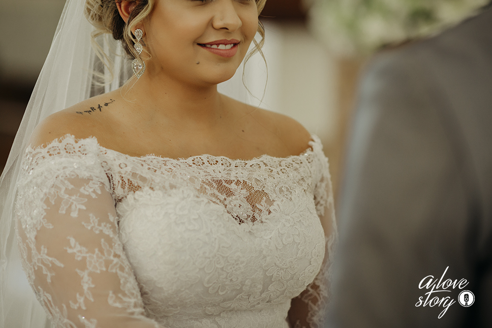 casamento de carla e thiago na igreja do rosario em patos de minas com recepçao no espaço verde fotografado por alexandre casttro e produção no salao stella mendonça