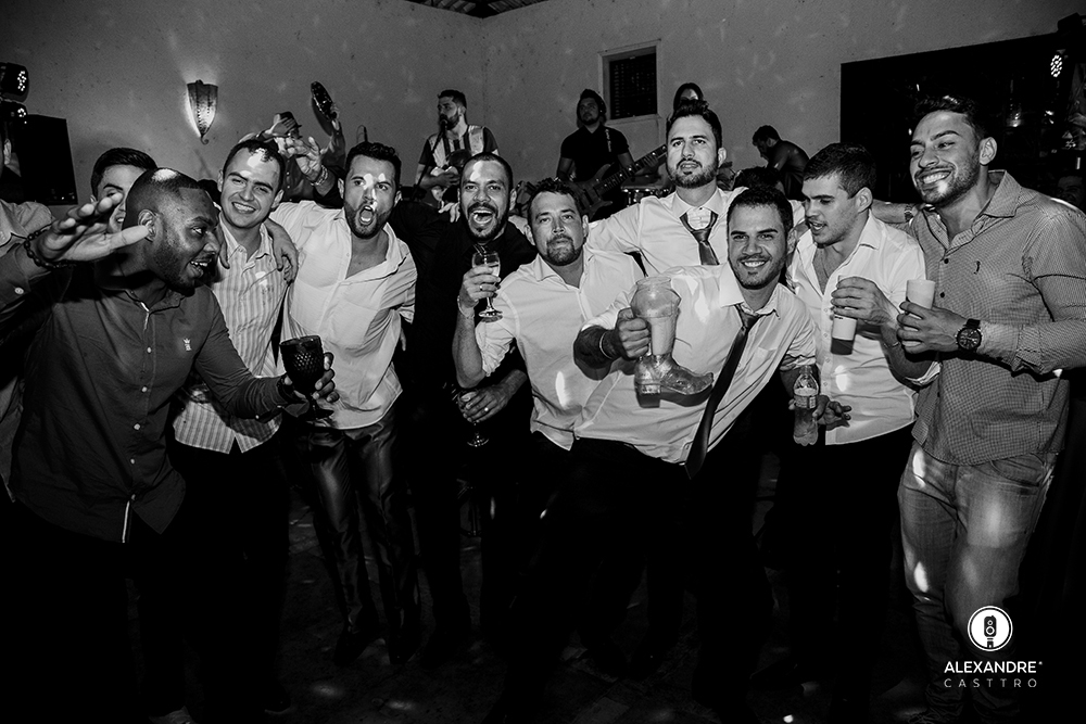 casamento de carla e thiago na igreja do rosario em patos de minas com recepçao no espaço verde fotografado por alexandre casttro e produção no salao stella mendonça