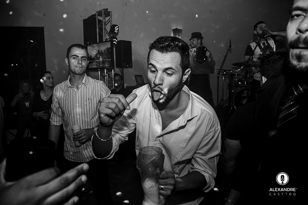 casamento de carla e thiago na igreja do rosario em patos de minas com recepçao no espaço verde fotografado por alexandre casttro e produção no salao stella mendonça