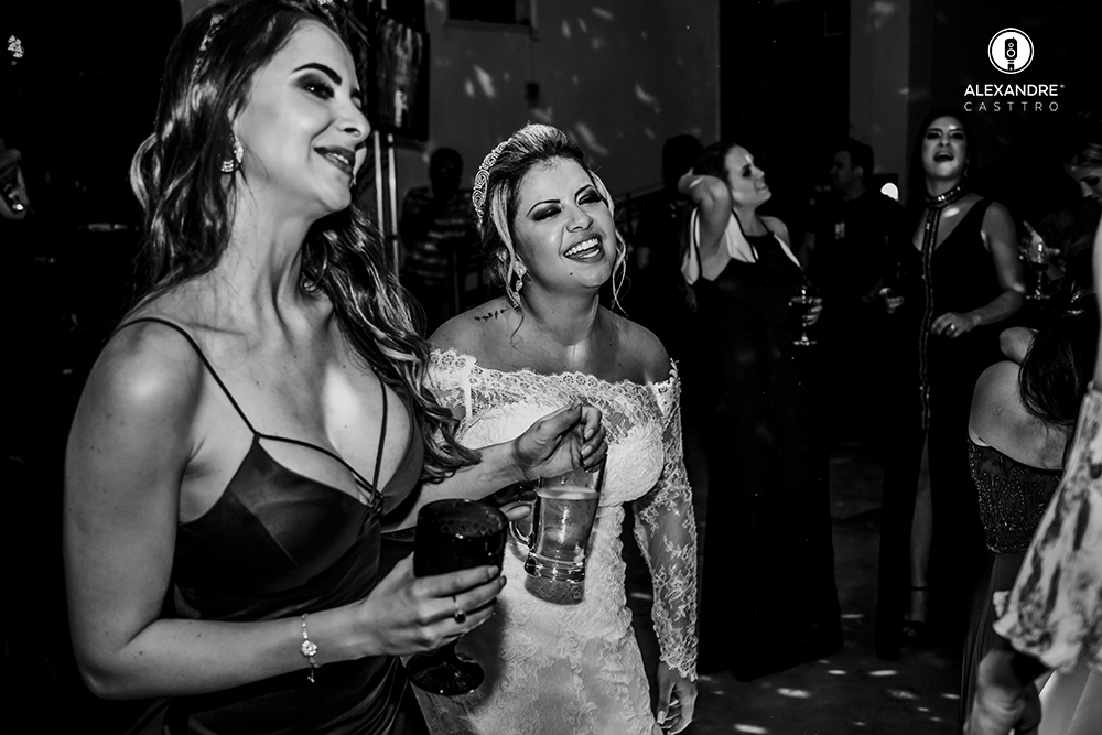 casamento de carla e thiago na igreja do rosario em patos de minas com recepçao no espaço verde fotografado por alexandre casttro e produção no salao stella mendonça