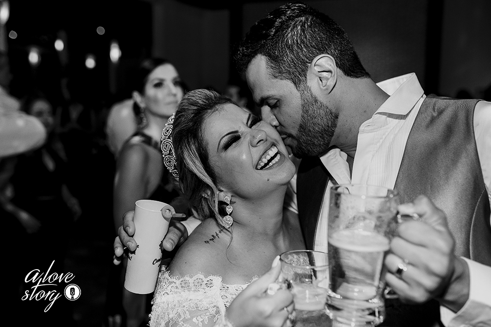 casamento de carla e thiago na igreja do rosario em patos de minas com recepçao no espaço verde fotografado por alexandre casttro e produção no salao stella mendonça