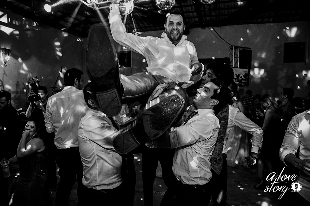 casamento de carla e thiago na igreja do rosario em patos de minas com recepçao no espaço verde fotografado por alexandre casttro e produção no salao stella mendonça