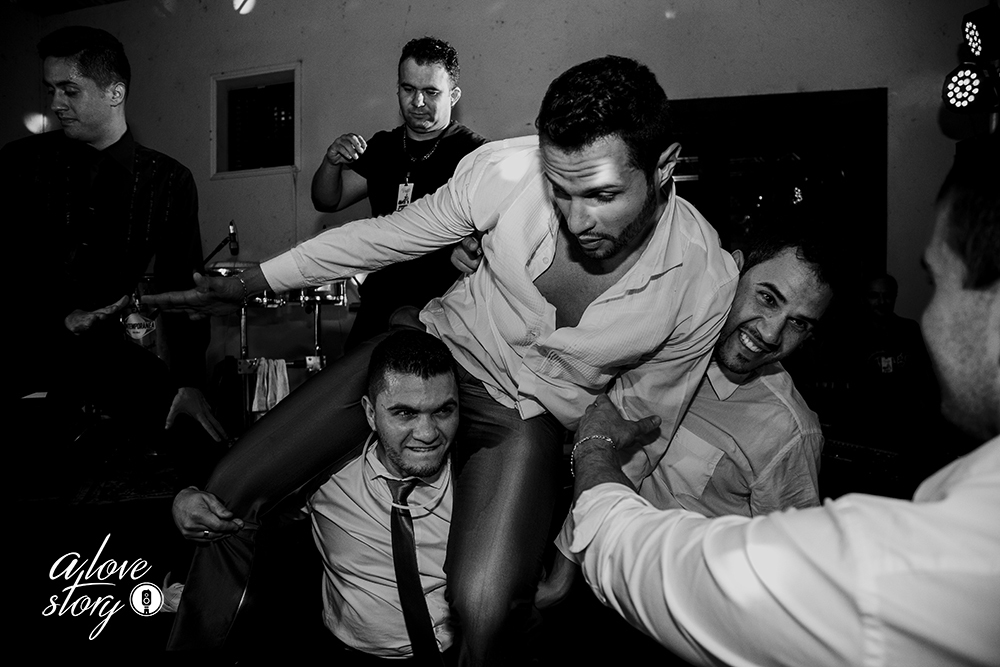 casamento de carla e thiago na igreja do rosario em patos de minas com recepçao no espaço verde fotografado por alexandre casttro e produção no salao stella mendonça