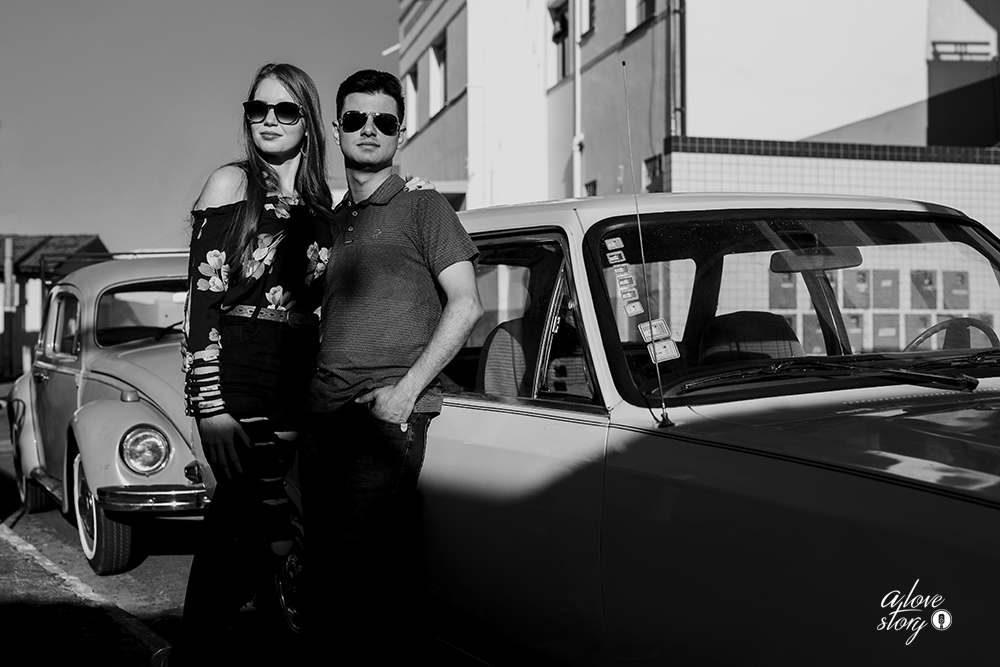 ensaio de casal  namorando fotos para o casamento em patos de minas fotografo alexandre casttro preto e branco