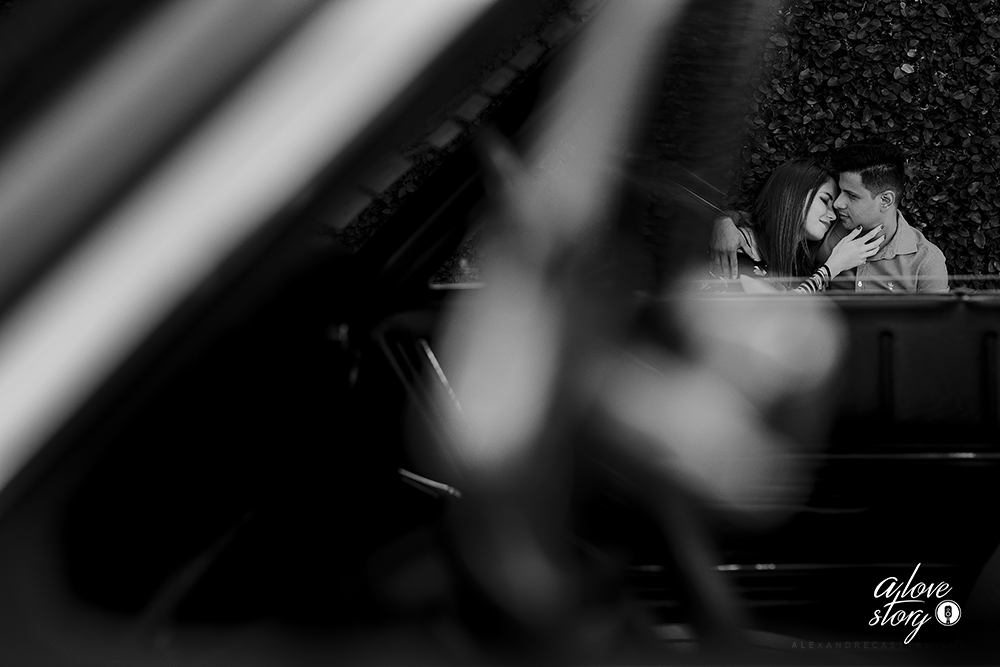 ensaio de casal  namorando fotos para o casamento em patos de minas fotografo alexandre casttro preto e branco