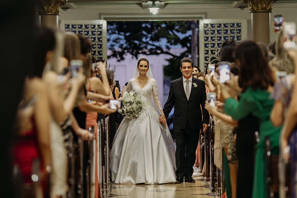 Casamento Camila Queiroz e Igor na Igreja dos Capuchinhos em Patos de Minas Fotografo Alexandre Casttro Conceito eventos Faelo Filmes Wellignton Guimaraes Stella Mendonça Banda Pagô Salao de Festas DB 