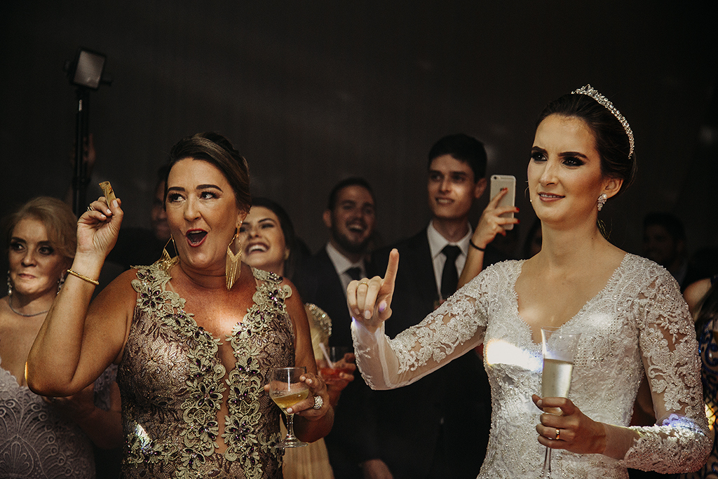 Casamento Camila Queiroz e Igor na Igreja dos Capuchinhos em Patos de Minas Fotografo Alexandre Casttro Conceito eventos Faelo Filmes Wellignton Guimaraes Stella Mendonça Banda Pagô Salao de Festas DB 