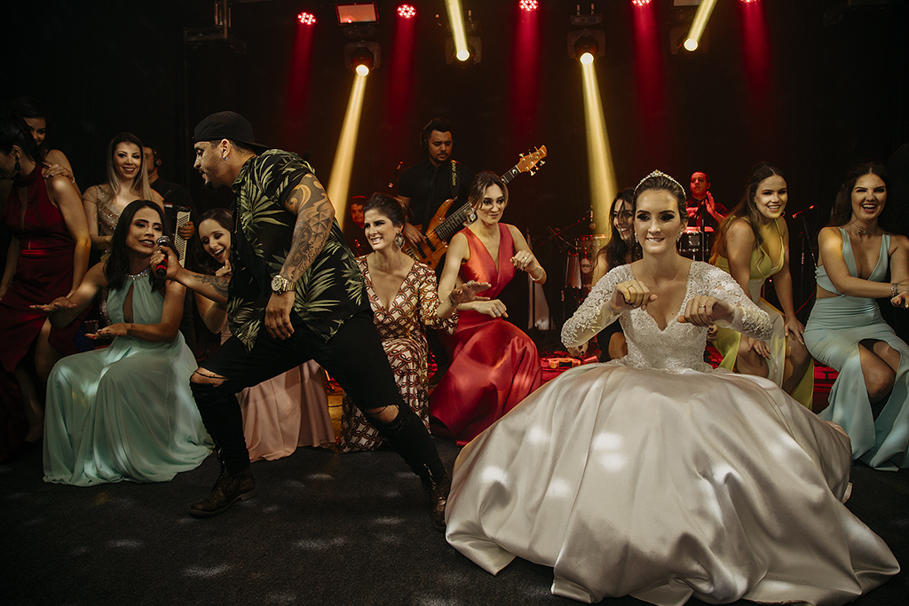 Casamento Camila Queiroz e Igor na Igreja dos Capuchinhos em Patos de Minas Fotografo Alexandre Casttro Conceito eventos Faelo Filmes Wellignton Guimaraes Stella Mendonça Banda Pagô Salao de Festas DB 