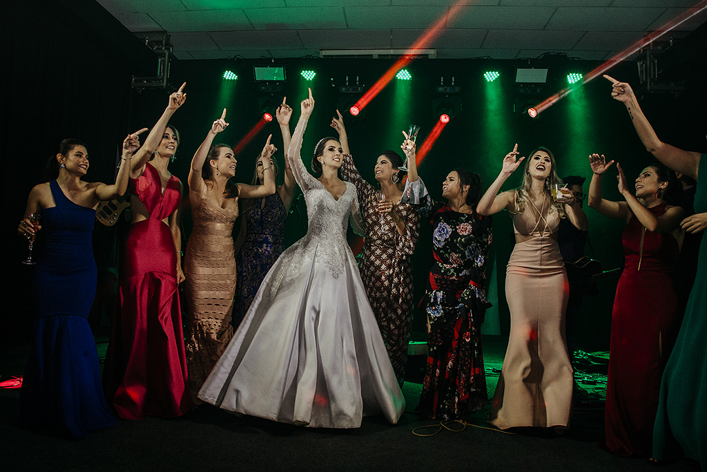 Casamento Camila Queiroz e Igor na Igreja dos Capuchinhos em Patos de Minas Fotografo Alexandre Casttro Conceito eventos Faelo Filmes Wellignton Guimaraes Stella Mendonça Banda Pagô Salao de Festas DB 
