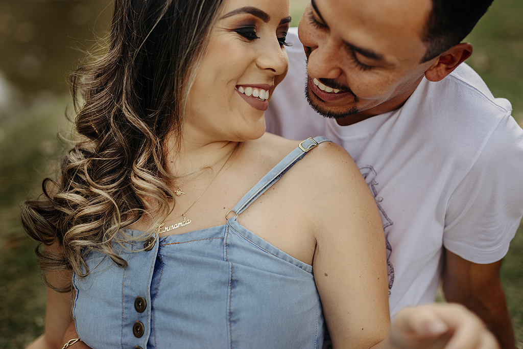 Ensaio Fotografico na cidade de Araxa MG do casal Fernanda e Sergio e fotografado por Alexnadre Casttro fotografo de patos de minas