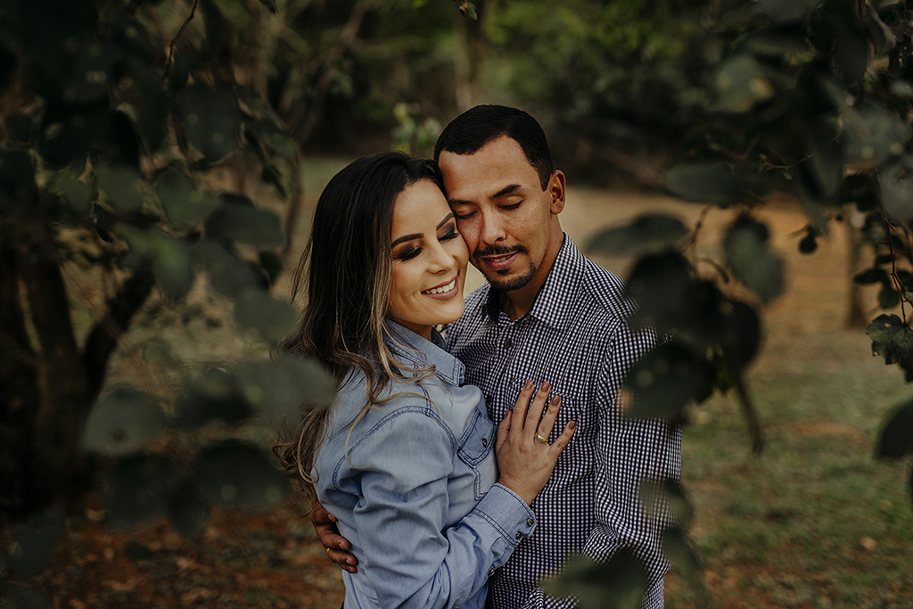 Ensaio Fotografico na cidade de Araxa MG do casal Fernanda e Sergio e fotografado por Alexnadre Casttro fotografo de patos de minas