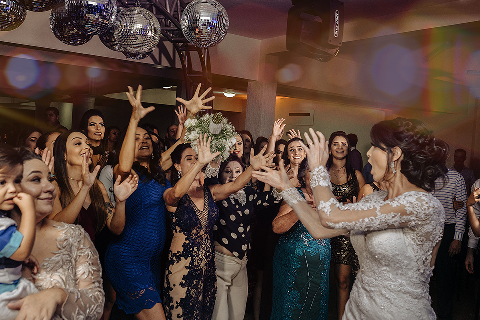 Casamento de Lucas e Juliana em Patos de Minas na Igreja do Cristo fotografo Alexandre Casttro festa na Decor fest e produçao na Stella Mendonça Fotos linda de casamento inspiração para o grande dia